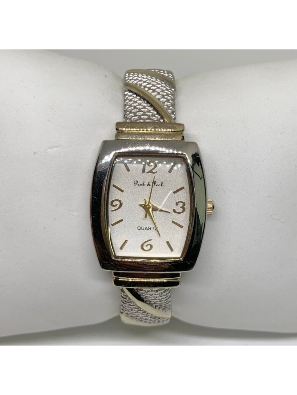 Peck & peck Women’s silver gold tone quartz 25mm cuff bracelet size 6.5” running